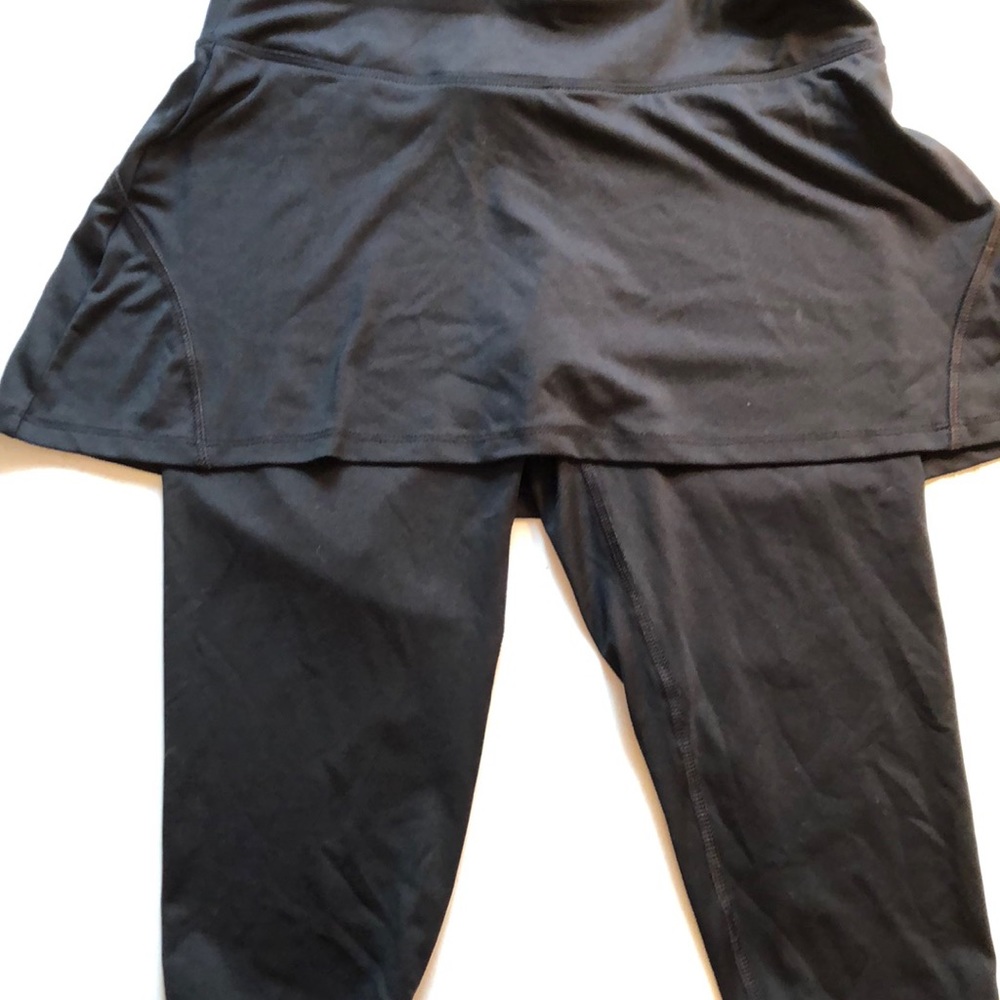 Running pants with skirt. small. Champion
